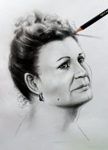 Se hacen retratos a lápiz y carboncillo
