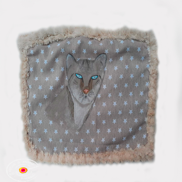 N2 (#ID:8611-8613-medium_large)  Alfombra mantel para gatitos. de la categoria + Tienda Animal y que se encuentra en Barcelona, ﻿Nuevo, 25, con identificador unico - Resumen de imagenes, fotos, fotografias, fotogramas y medios visuales correspondientes al anuncio clasificado como #ID:8611