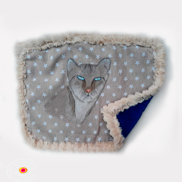 N1 (#ID:8611-8612-medium_large)  Alfombra mantel para gatitos. de la categoria + Tienda Animal y que se encuentra en Barcelona, ﻿Nuevo, 25, con identificador unico - Resumen de imagenes, fotos, fotografias, fotogramas y medios visuales correspondientes al anuncio clasificado como #ID:8611