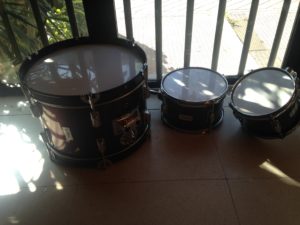 Tres tambores de batería