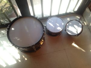 Tres tambores de batería
