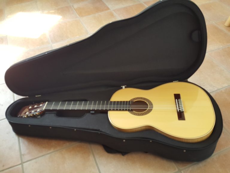 N2 (#ID:16091-16093-medium_large)  Se vende guitarra española de la categoria Guitarras Clásicas y que se encuentra en Jávea, ﻿Nuevo, 420, con identificador unico - Resumen de imagenes, fotos, fotografias, fotogramas y medios visuales correspondientes al anuncio clasificado como #ID:16091