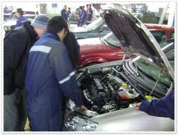 Se necesita urgentemente mecánicos o ayudantes para empresas del sector de la automoción