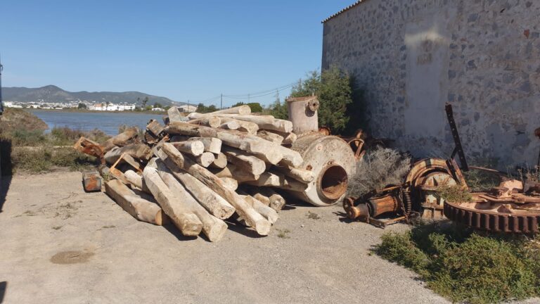 N1 (#ID:26190-26191-medium_large)  Vigas de madera de la categoria Materiales de construcción y que se encuentra en Ibiza, Sin especificar, Consultar, con identificador unico - Resumen de imagenes, fotos, fotografias, fotogramas y medios visuales correspondientes al anuncio clasificado como #ID:26190