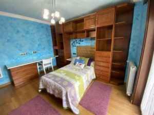 Dormitorio completo de madera