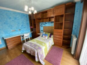 Dormitorio completo de madera