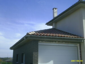 reparar tejados goteras impermeabilización fachadas piscinas humedades terrazas aljibe castellon bajo teja deposito de agua